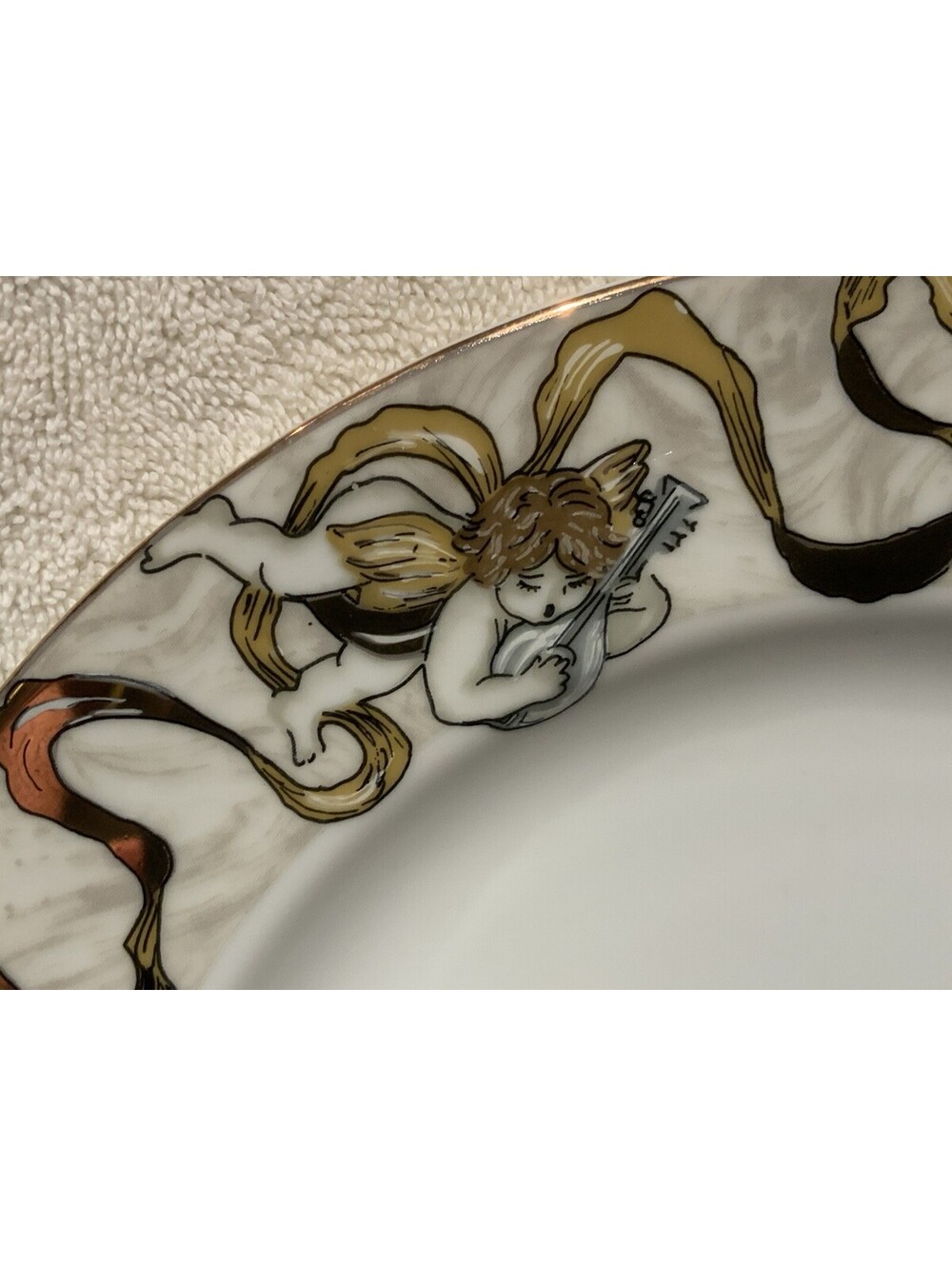 Vintage American Atelier ‘Heavenly Hosts’ Salad/Desert 8 1/8” Plates - Set of 2 - Picture 4 of 5